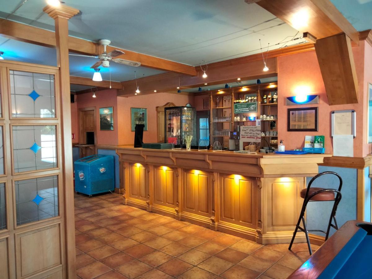 Zajazd Restauracja Machliny Buitenkant foto